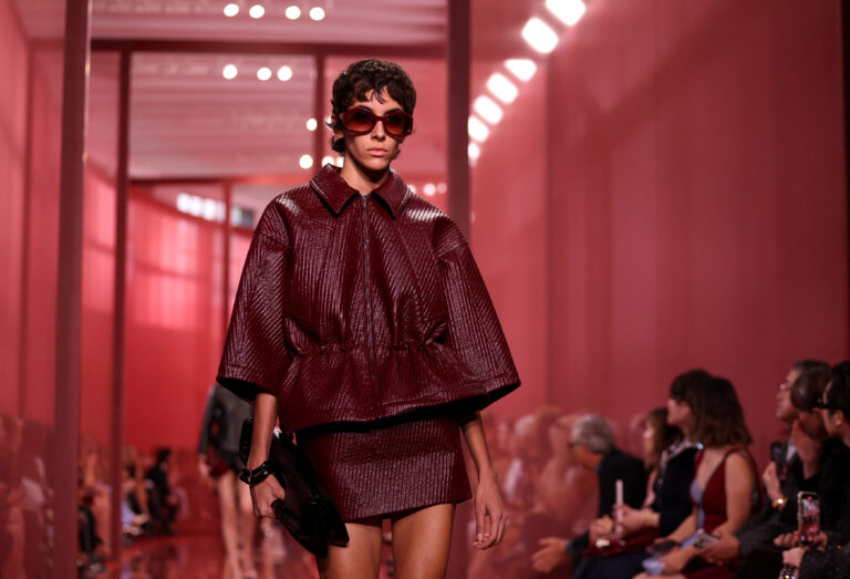 Modella Gucci sfilata fashion week settembre 2024